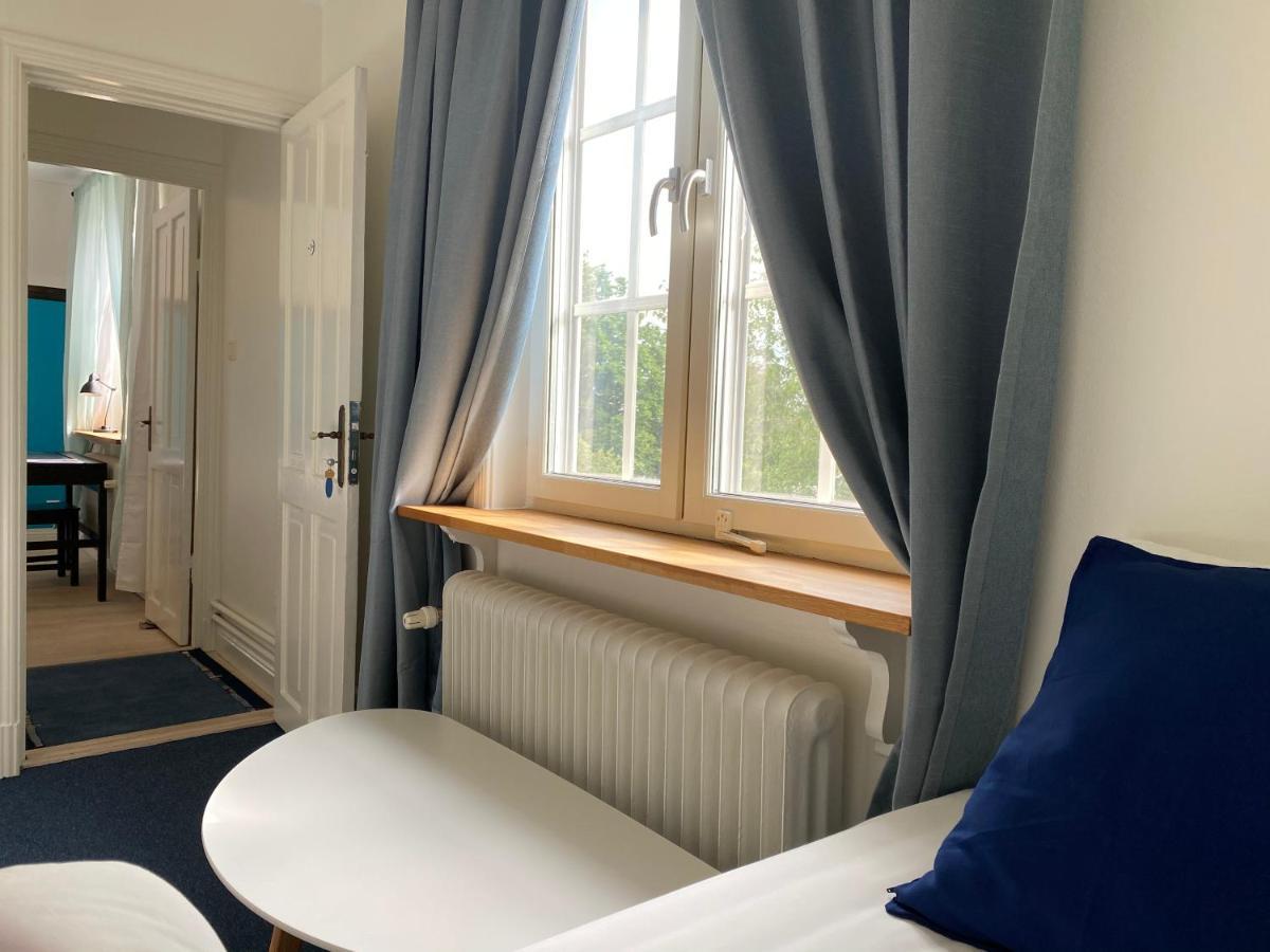 Kleines Zweibettzimmer