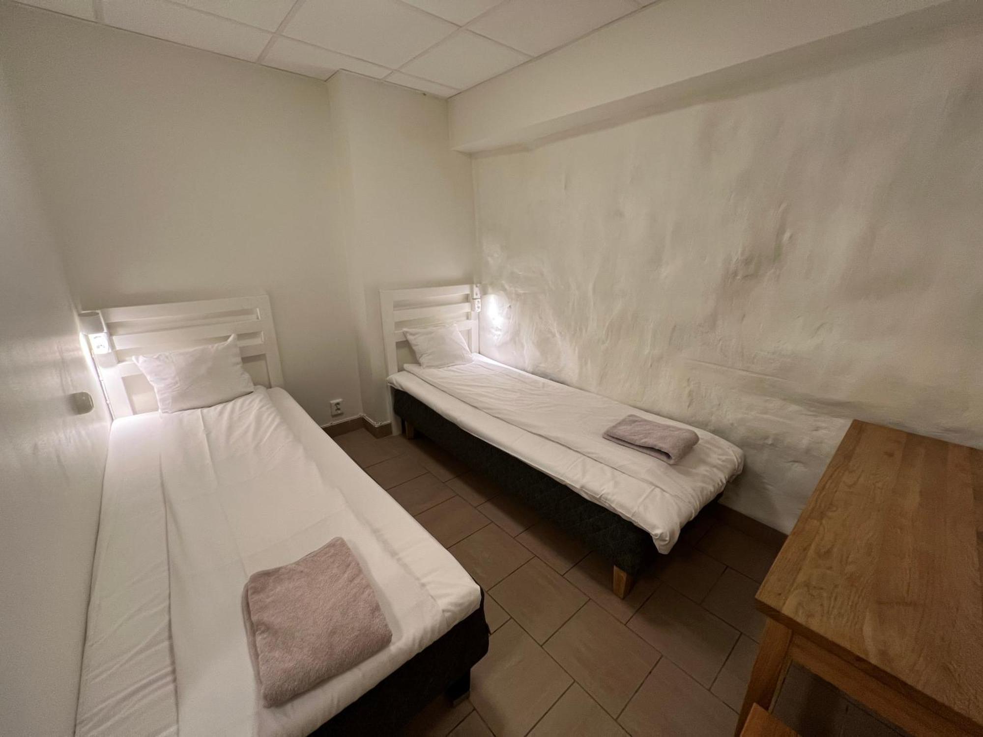 Twin Room,1710618484:JPEG