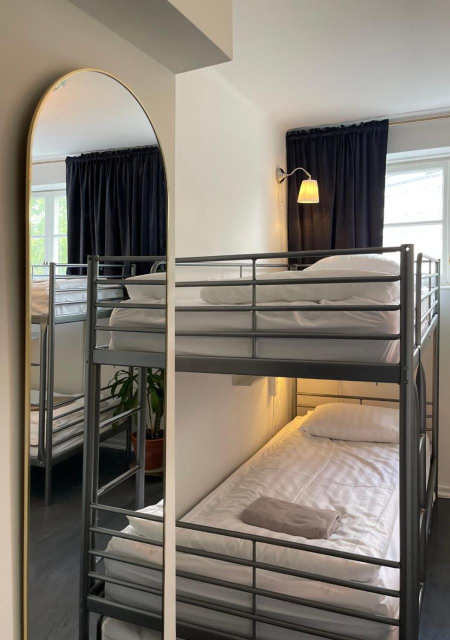Cama de Solteiro em Dormitório com 6 Camas