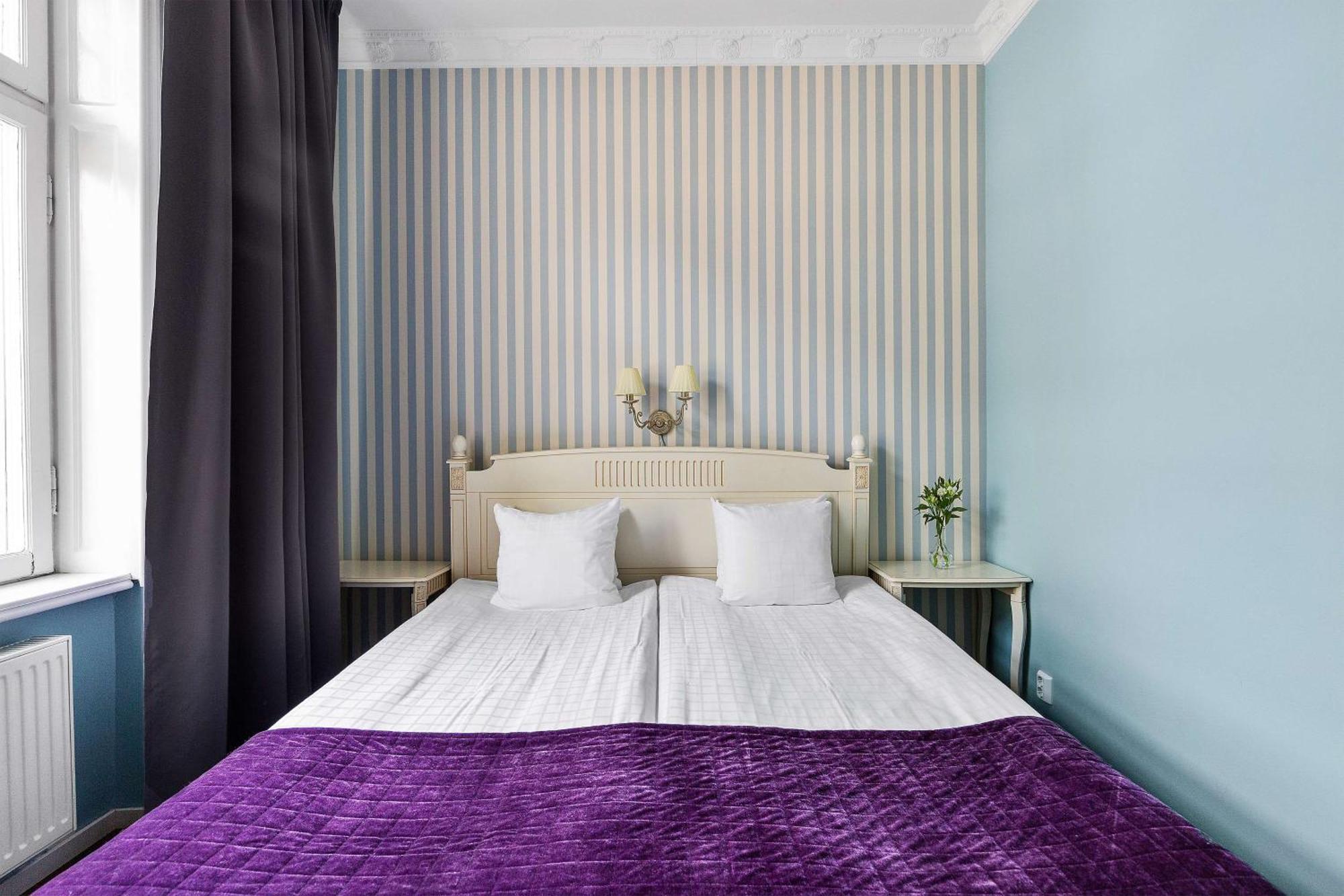Small Queen Room