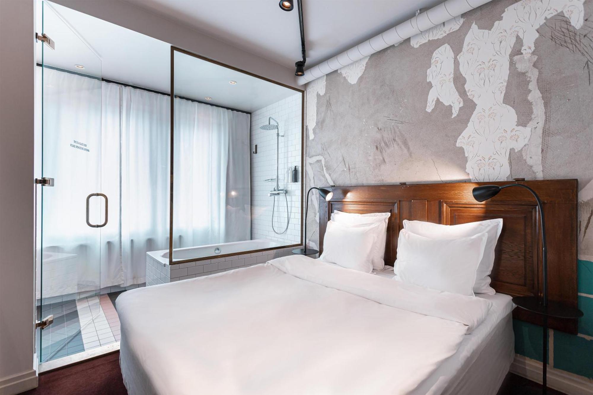 Deluxe Queen Room,1742813271:JPEG