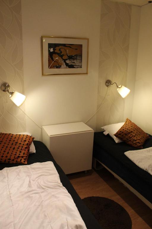 Chambre Lits Jumeaux avec Salle de Bains Commune