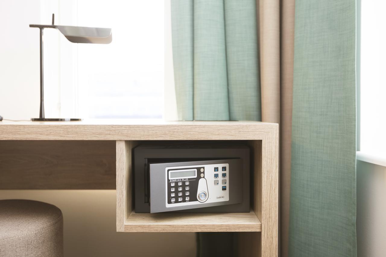 Stylish Twin Room,528853299:JPEG