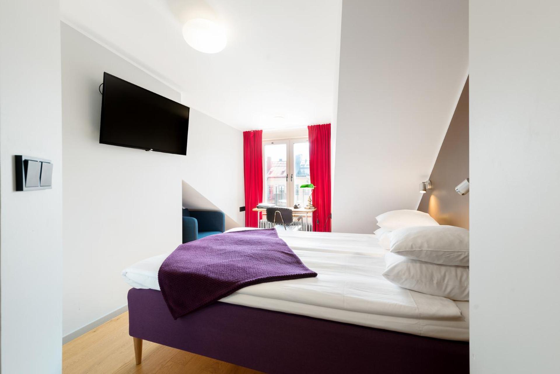 Small Double Room,713842141:JPEG