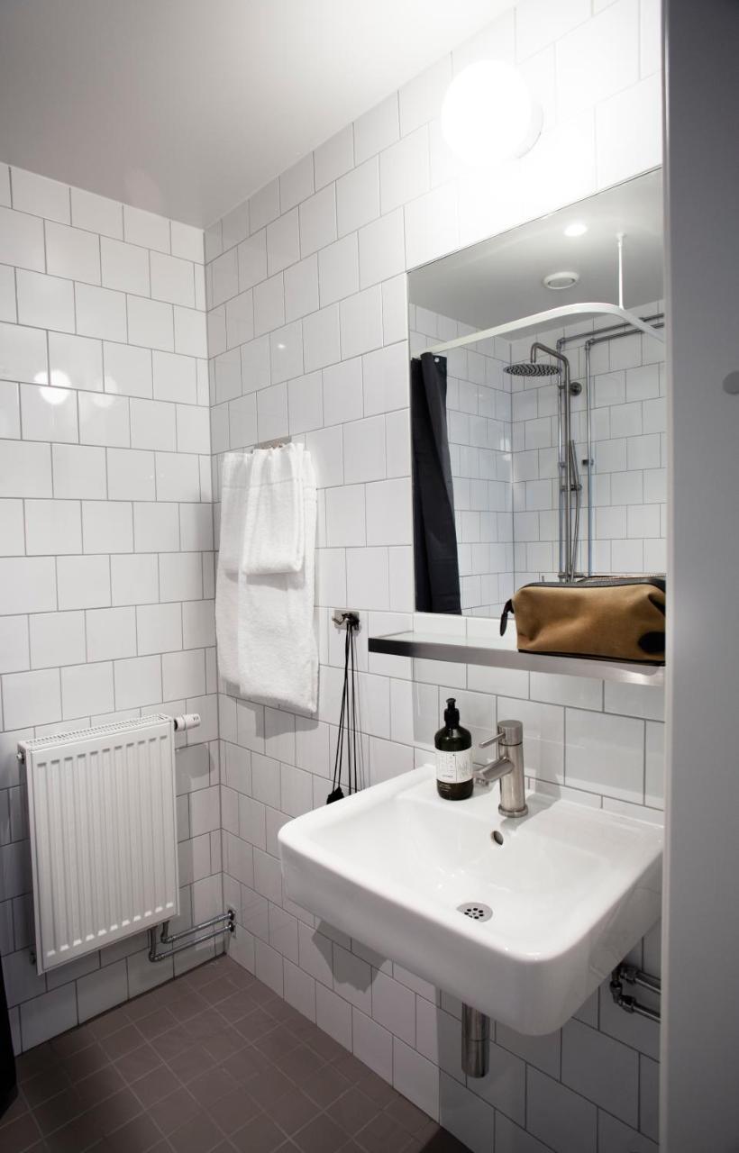 Single Room,754182970:JPEG
