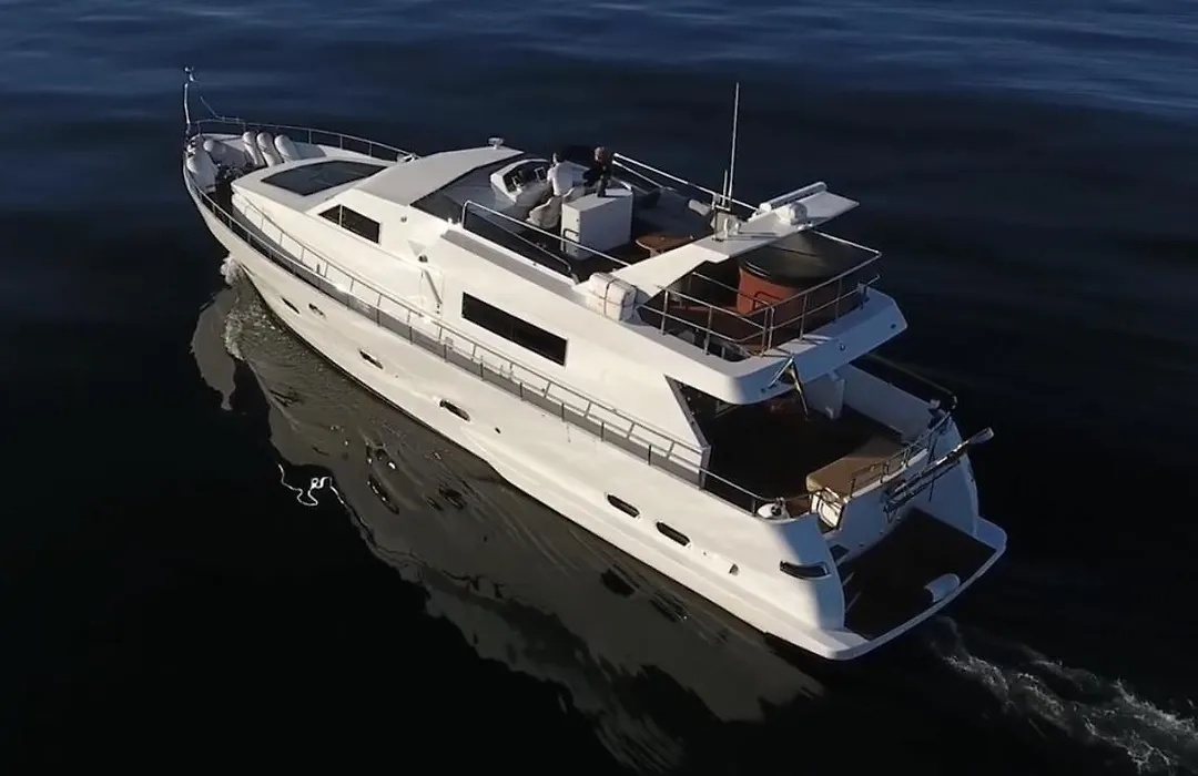 1-3 Bed Cabin On A Luxurious Yacht-1