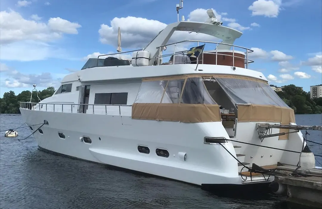 Luxurious Yacht-1