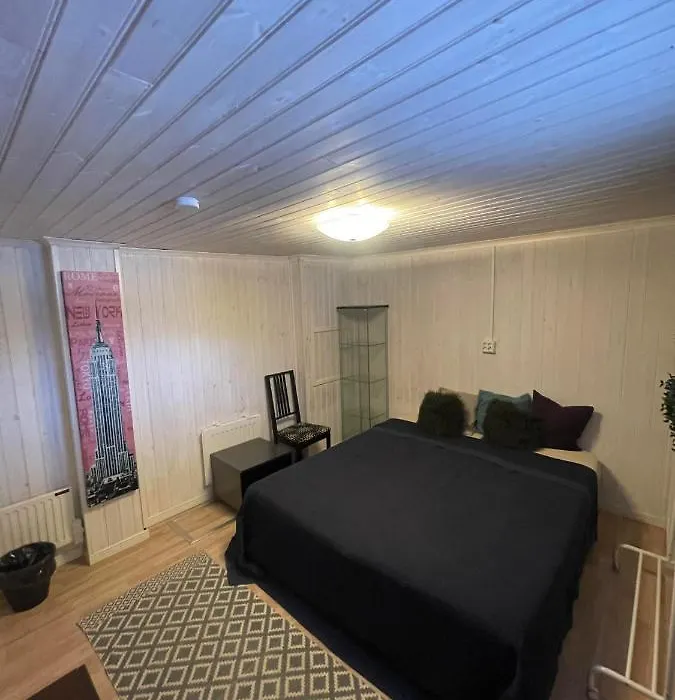 Private Room With Own Entrance Near Airport And City Center!-1