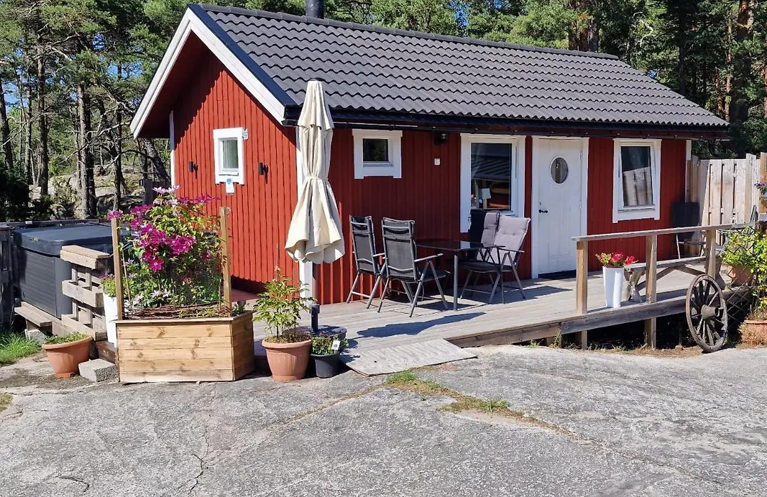 Moeja Stuga I Stockholms Skaergard-1