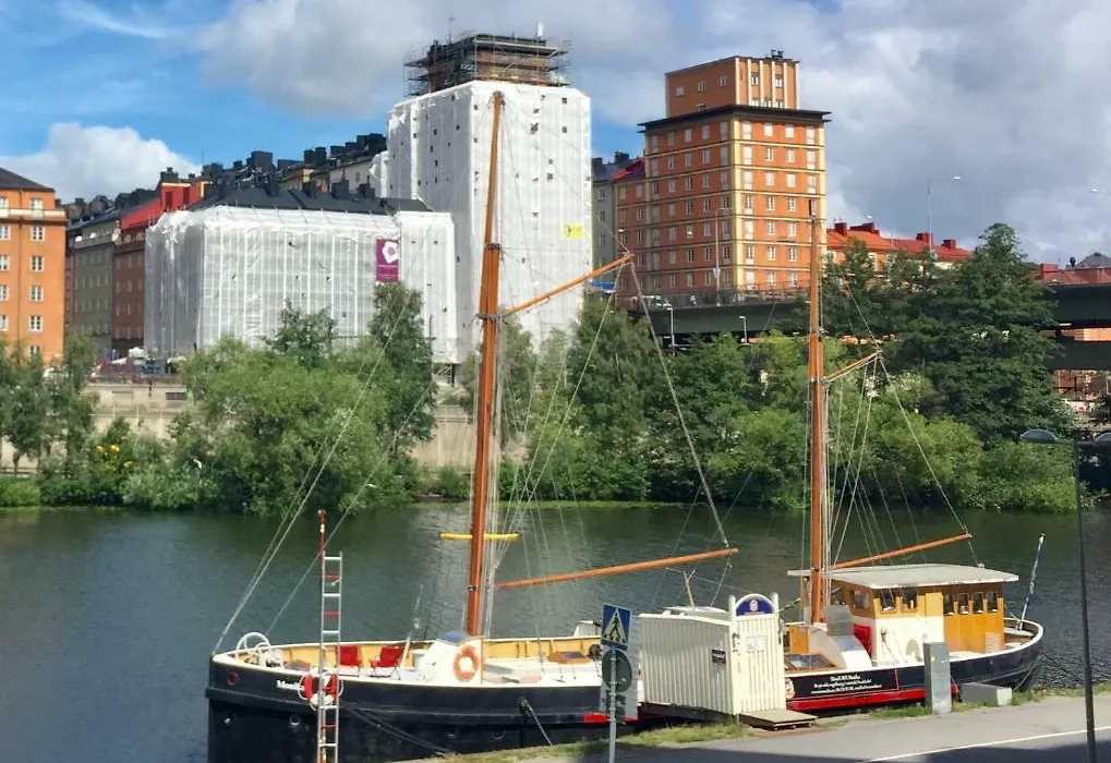 Hotell M/S Monika-1