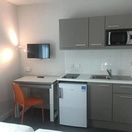 Apartment 24, Hotell-3