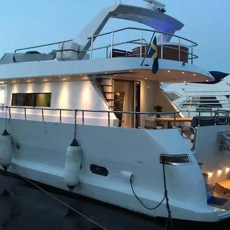 Nice Vip Cabin In A Luxurious Yacht-3