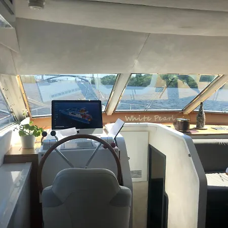 Luxurious Yacht-3