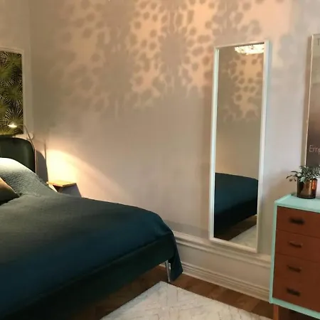 Artistic And Light 2 Room Apartment In Sofo 65Sqm-2