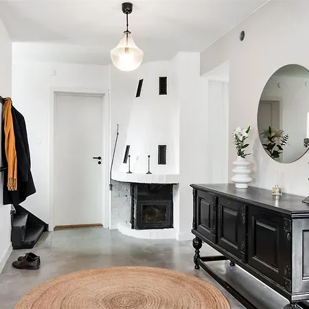 Luxurious & Cozy 2 Train Stops To City King Beds-2