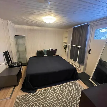 Private Room With Own Entrance Near Airport And City Center!-3