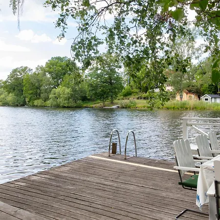 Peaceful, Picturesque Lake & Forest Retreat-2