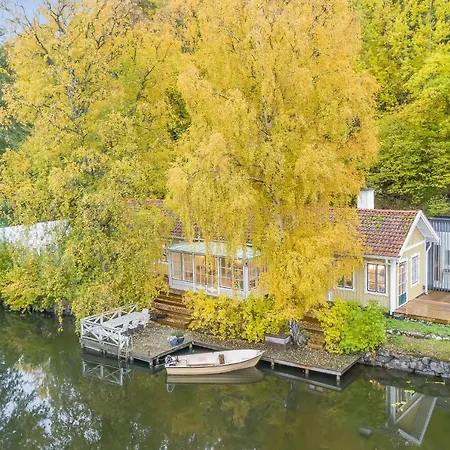 Peaceful, Picturesque Lake & Forest Retreat-3